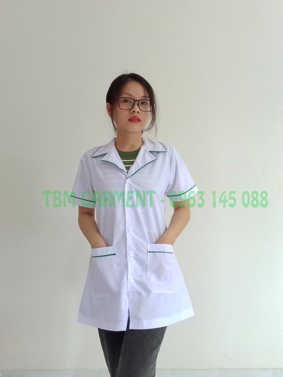 Có Sẵn] Mẫu Áo Blouse Trắng Dược Sĩ Điều Dưỡng Viền Xanh Lá/Xanh Két - May  Đồng Phục Bảo Hộ - Xưởng May Đồ Bảo Hộ