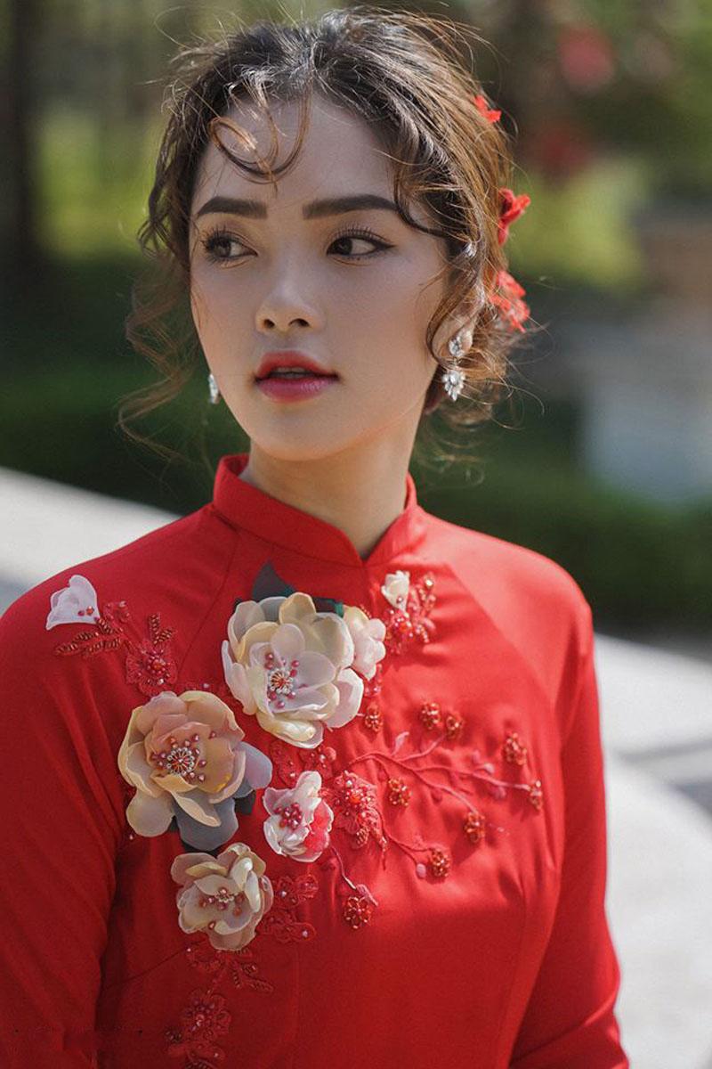 5 Cách Kết Hoa Lên Áo Dài Vô Cùng Sang Trọng | Ivy Moda