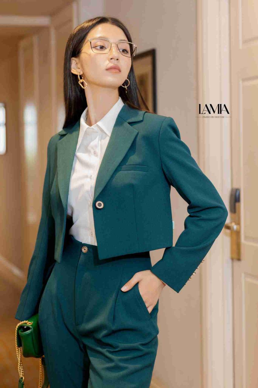 Muôn Kiểu Áo Vest Nữ Đẹp Cho Nàng Tự Tin Khi Diện