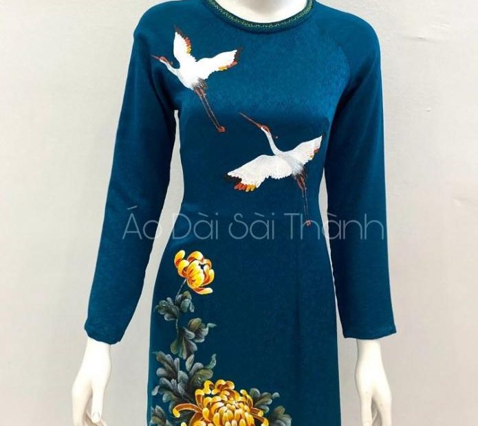 Áo Dài Tơ Tằm Vẽ Hoa Cúc | Áo Dài, Áo, Tắm