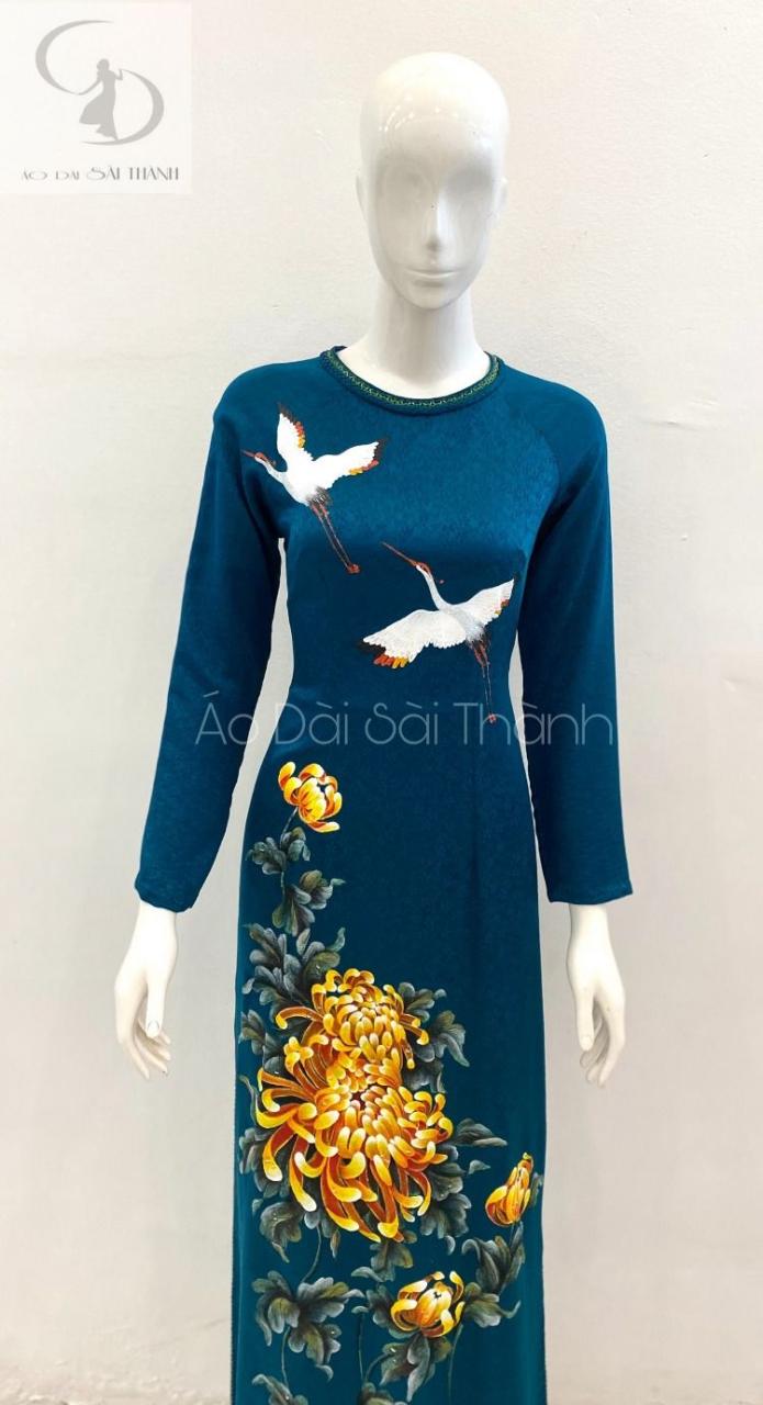 Áo Dài Tơ Tằm Vẽ Hoa Cúc | Áo Dài, Áo, Tắm