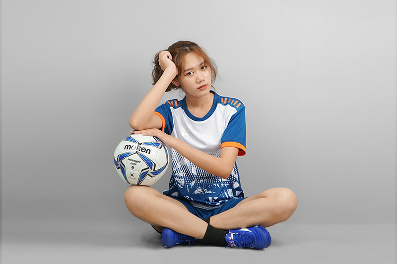 4 Mẫu Áo Bóng Đá Nữ Đẹp Cho Các Chị Em Ra Sân Ngày 8/3 | Yousport